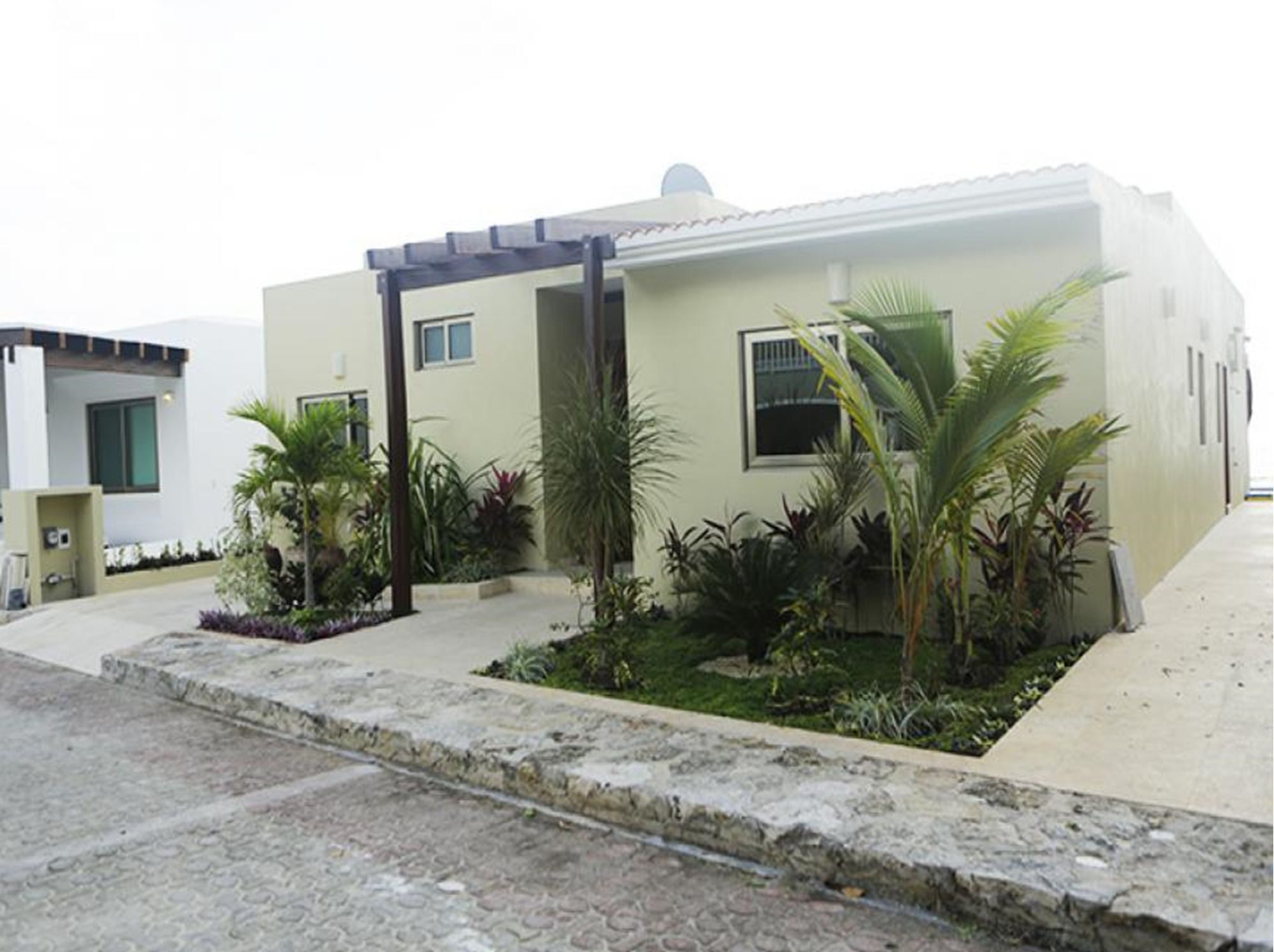 Villa Mayette By Chezplaya